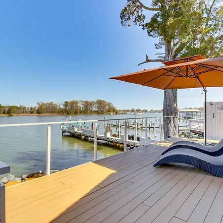 Waterfront Colonial Beach Studio With Boat Dock! Exterior photo