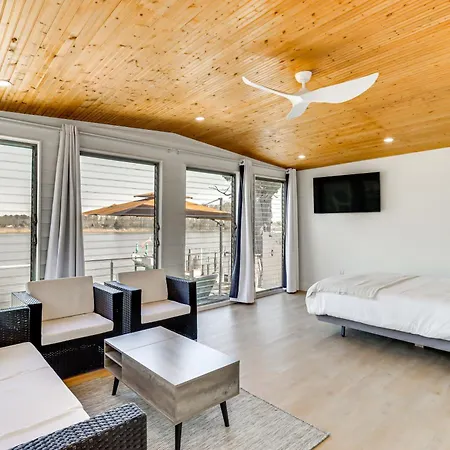 Waterfront Colonial Beach Studio With Boat Dock! Exterior photo