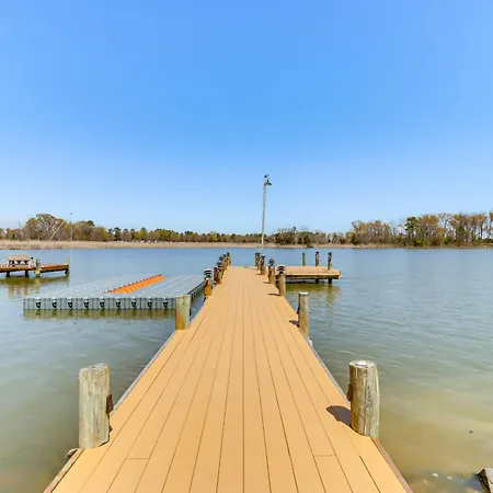 Waterfront Colonial Beach Studio With Boat Dock! Exterior photo