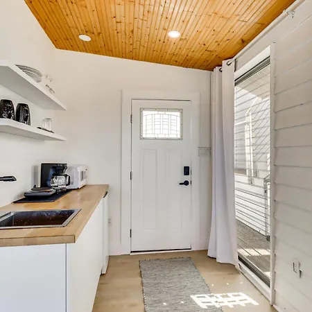 Waterfront Colonial Beach Studio With Boat Dock! Exterior photo