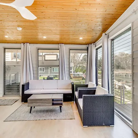 Waterfront Colonial Beach Studio With Boat Dock! Exterior photo