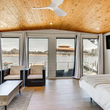 Waterfront Colonial Beach Studio With Boat Dock! Exterior photo