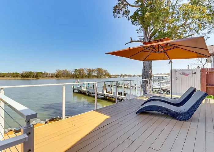 Waterfront Colonial Beach Studio With Boat Dock!