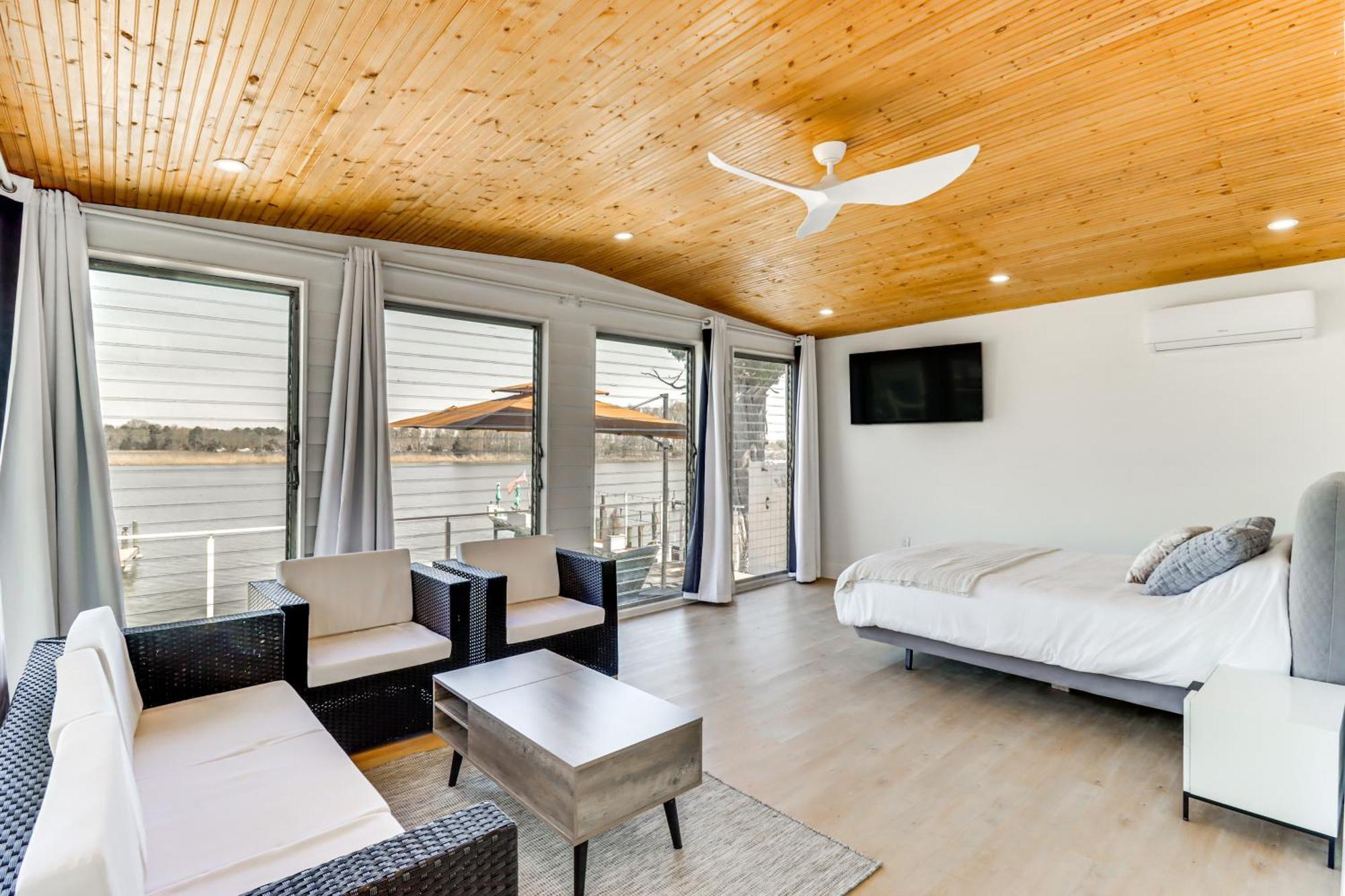 Waterfront Colonial With Boat Dock! Colonial Beach